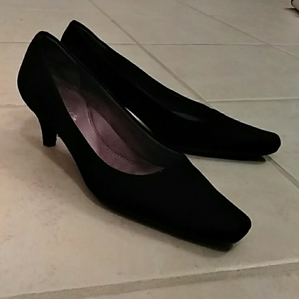 Aerosoles black pointy kitten heels 6 1/2